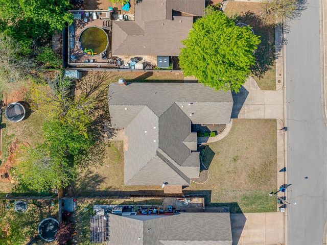 2700 Woodhollow Trail, Edmond, OK 73012