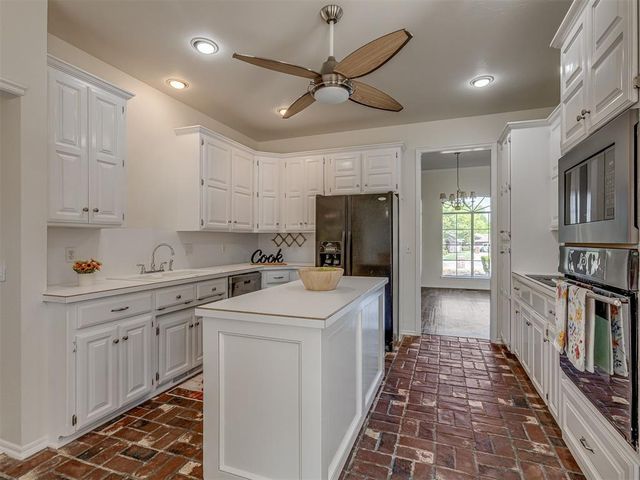 2700 Woodhollow Trail, Edmond, OK 73012