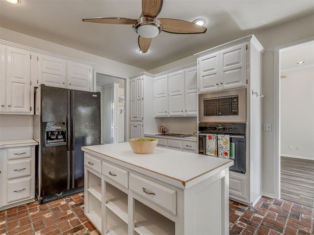 2700 Woodhollow Trail, Edmond, OK 73012