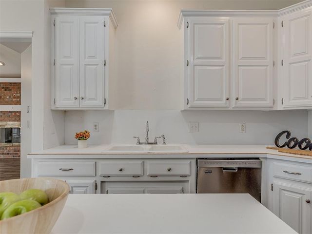 2700 Woodhollow Trail, Edmond, OK 73012