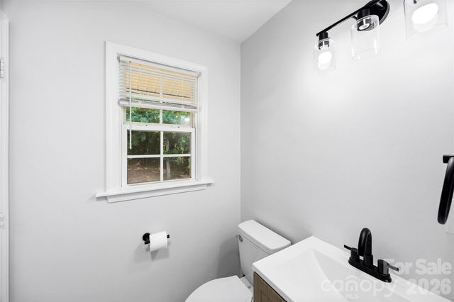 1047 White Plains Road, Charlotte, NC 28213