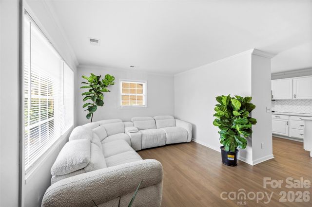 1047 White Plains Road, Charlotte, NC 28213