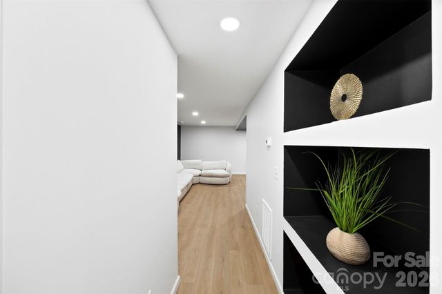 1047 White Plains Road, Charlotte, NC 28213