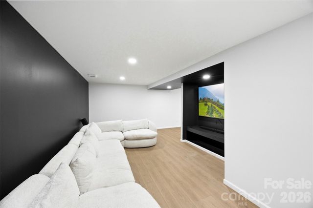 1047 White Plains Road, Charlotte, NC 28213