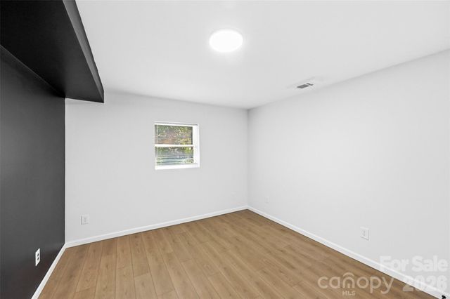 1047 White Plains Road, Charlotte, NC 28213