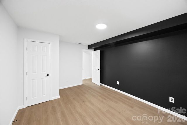 1047 White Plains Road, Charlotte, NC 28213