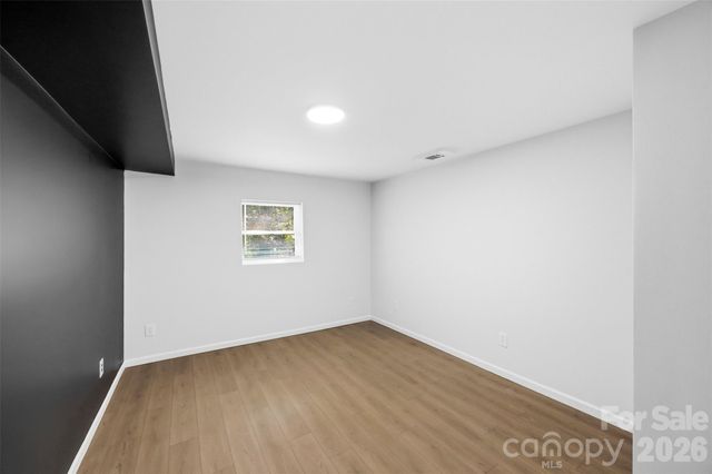 1047 White Plains Road, Charlotte, NC 28213