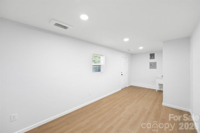1047 White Plains Road, Charlotte, NC 28213
