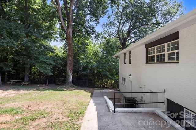 1047 White Plains Road, Charlotte, NC 28213
