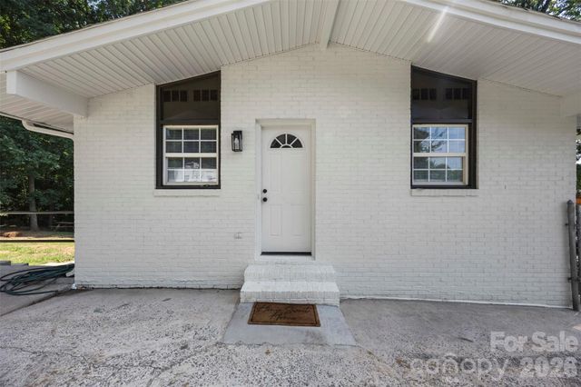 1047 White Plains Road, Charlotte, NC 28213