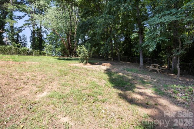 1047 White Plains Road, Charlotte, NC 28213