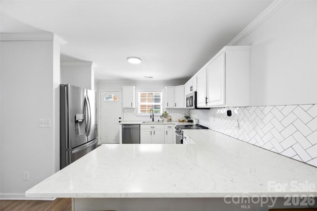 1047 White Plains Road, Charlotte, NC 28213