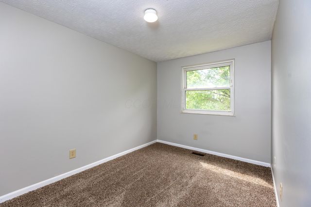 2408 Warfield Drive, Grove City, OH 43123