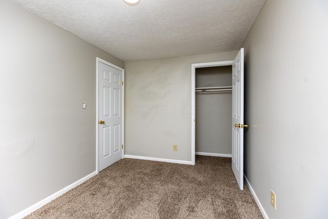 2408 Warfield Drive, Grove City, OH 43123