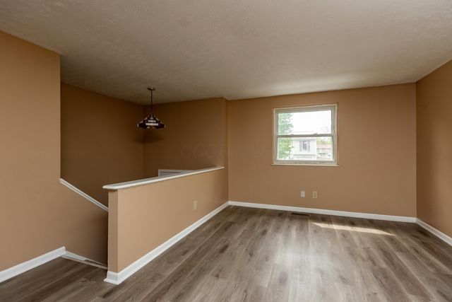 2408 Warfield Drive, Grove City, OH 43123