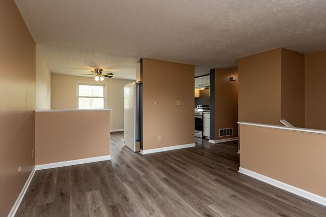 2408 Warfield Drive, Grove City, OH 43123