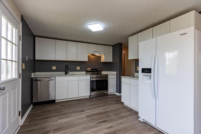 2408 Warfield Drive, Grove City, OH 43123