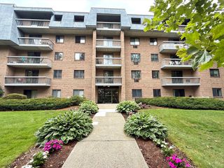 65 Commons Dr 502, Shrewsbury, MA 01545