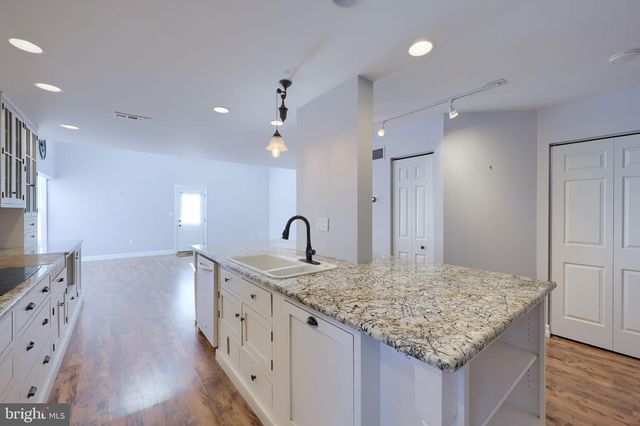 110 PEPPERTON CT, Lititz, PA 17543