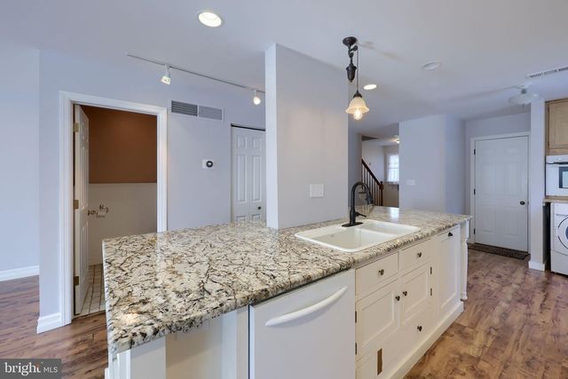 110 PEPPERTON CT, Lititz, PA 17543