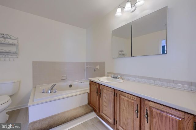 110 PEPPERTON CT, Lititz, PA 17543