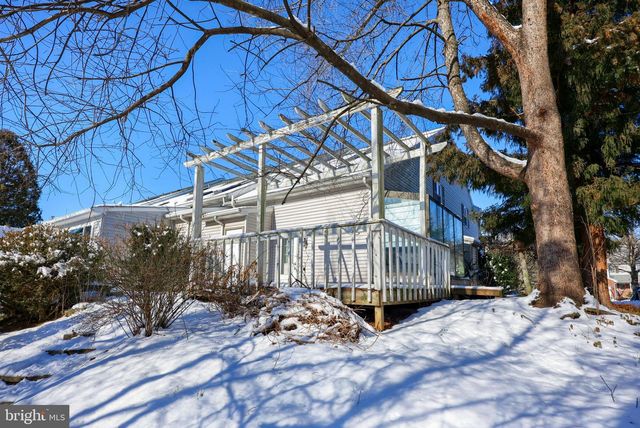 110 PEPPERTON CT, Lititz, PA 17543