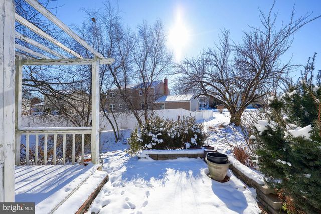 110 PEPPERTON CT, Lititz, PA 17543