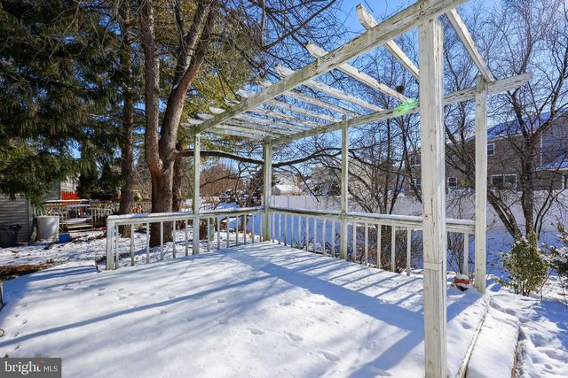 110 PEPPERTON CT, Lititz, PA 17543