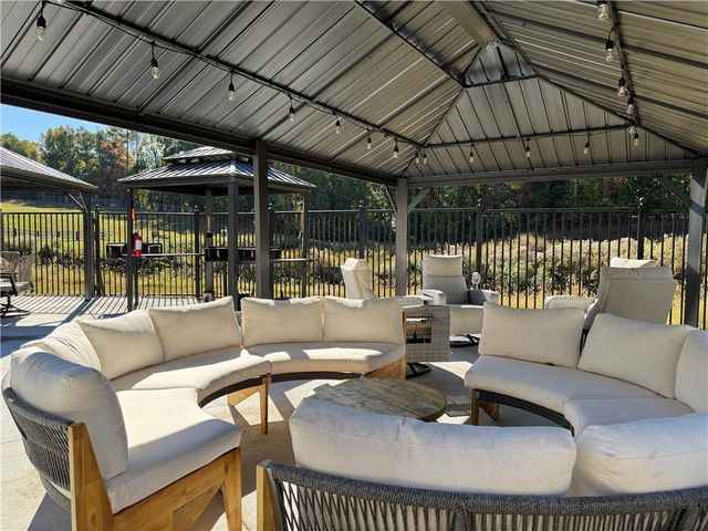 2015 Wingate Way, Atlanta, GA 30350