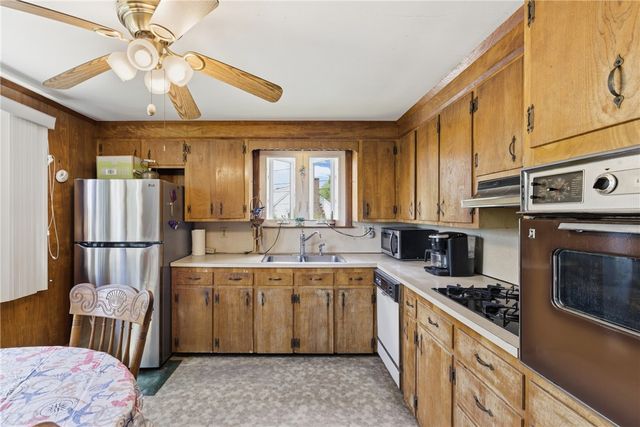129 Dewolf Avenue, Bristol, RI 02809