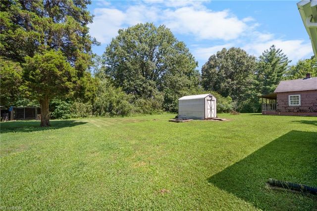 1015 Elsies Place Road, Walnut Cove, NC 27052