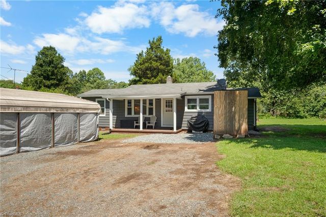 1015 Elsies Place Road, Walnut Cove, NC 27052