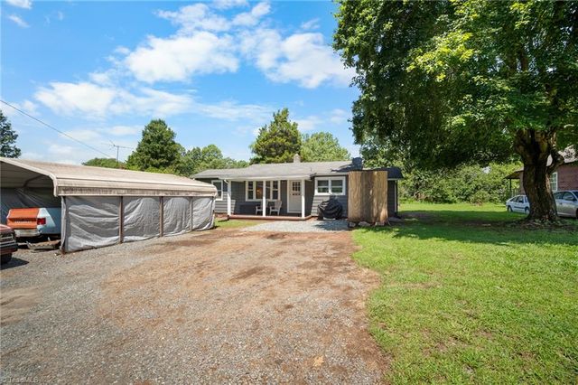 1015 Elsies Place Road, Walnut Cove, NC 27052