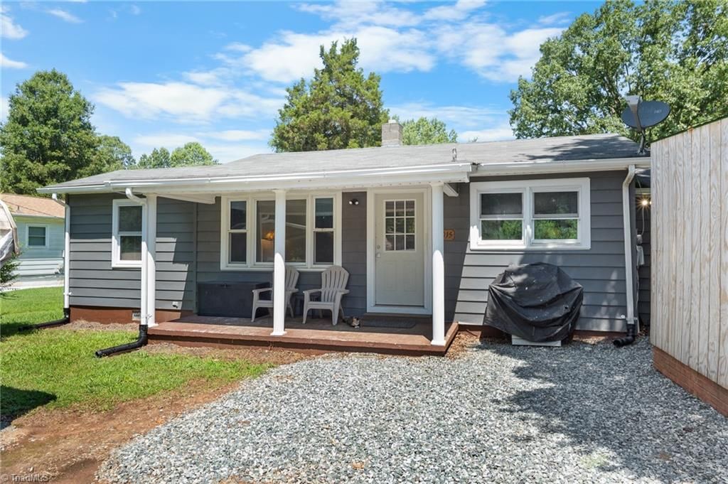 1015 Elsies Place Road, Walnut Cove, NC 27052