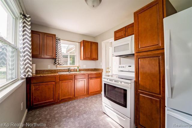 17405 Anne Avenue, Allen Park City, MI 48101