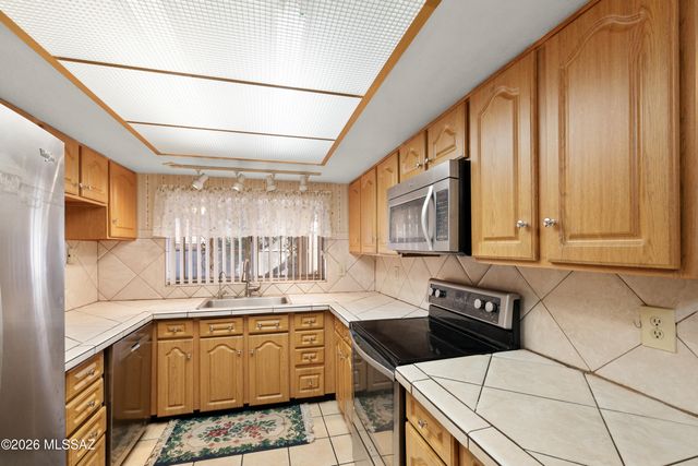 7601 E Rio Verde Drive, Tucson, AZ 85715