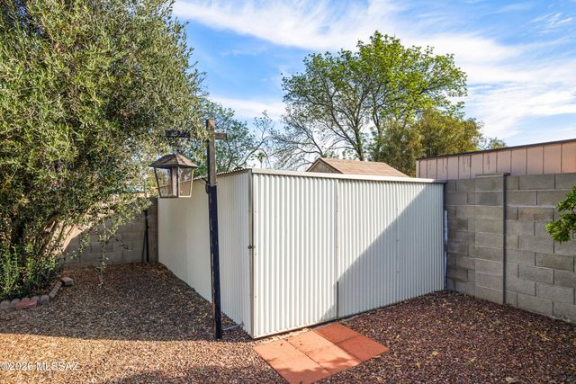 7601 E Rio Verde Drive, Tucson, AZ 85715