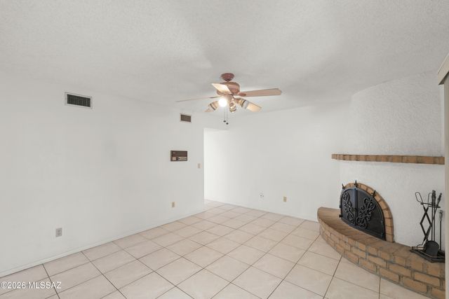 7601 E Rio Verde Drive, Tucson, AZ 85715