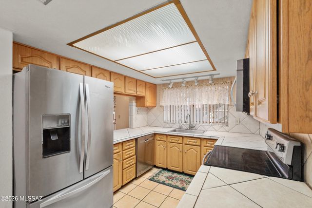 7601 E Rio Verde Drive, Tucson, AZ 85715