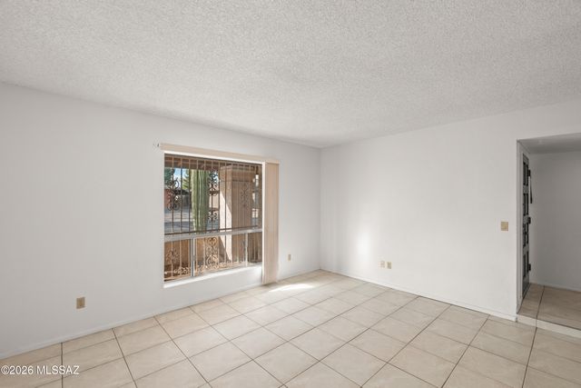 7601 E Rio Verde Drive, Tucson, AZ 85715