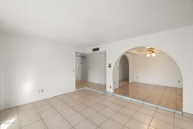 7601 E Rio Verde Drive, Tucson, AZ 85715