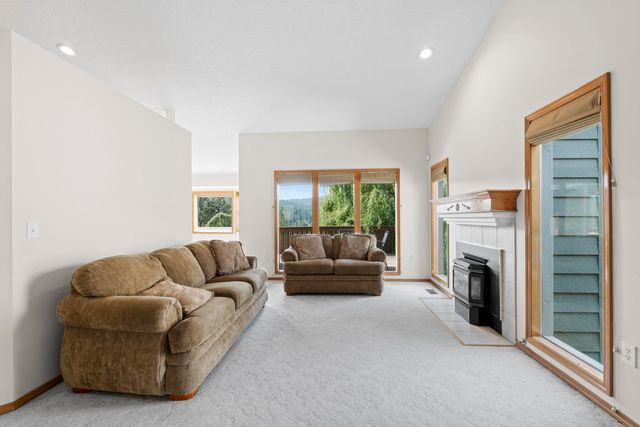 2106 E TURNBERRY Ln, Spokane, WA 99223