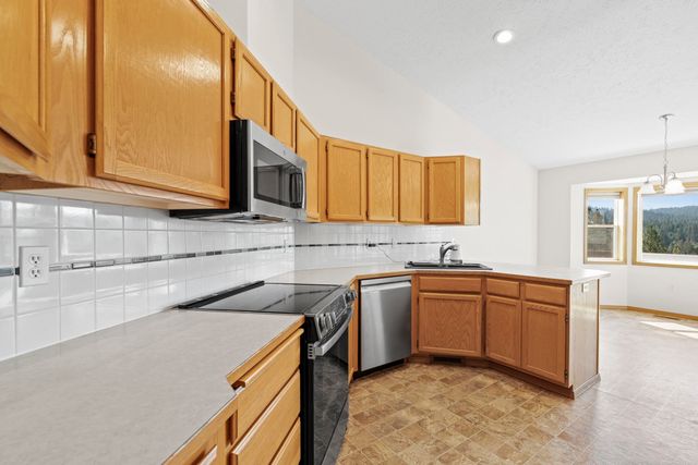 2106 E TURNBERRY Ln, Spokane, WA 99223