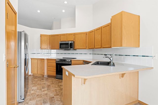 2106 E TURNBERRY Ln, Spokane, WA 99223