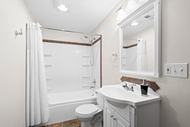 2106 E TURNBERRY Ln, Spokane, WA 99223