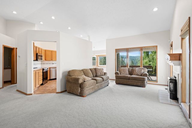 2106 E TURNBERRY Ln, Spokane, WA 99223