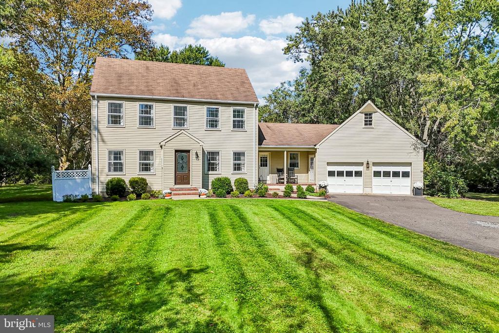 163 N MAIN ST, CRANBURY, NJ 08512 — exterior