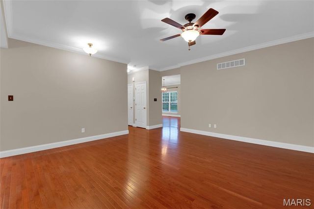 7221 Field Avenue, St Louis, MO 63116