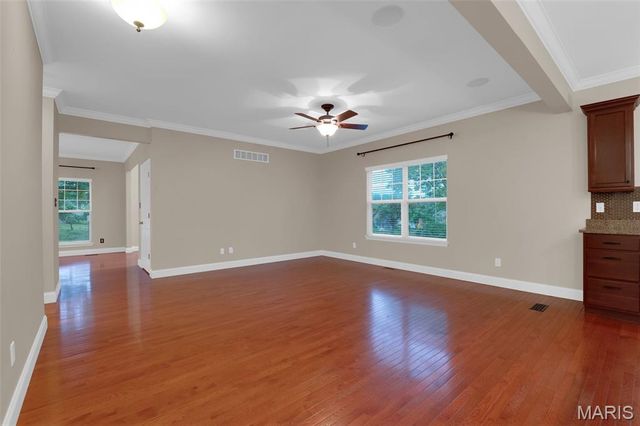 7221 Field Avenue, St Louis, MO 63116