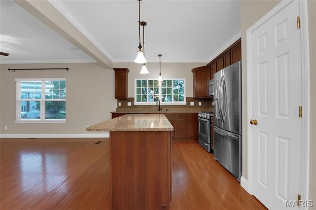 7221 Field Avenue, St Louis, MO 63116